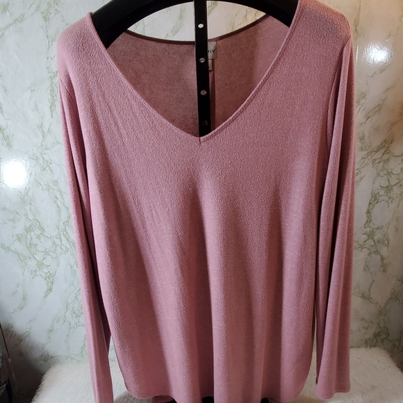 AVA & VIV Tops - AVA & VIV Soft Scoop V Top